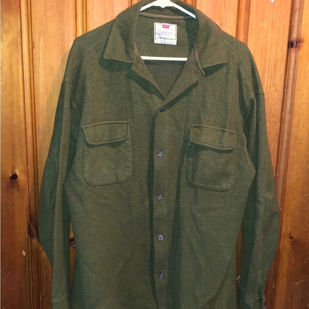 Soft Levi’s button down shirt